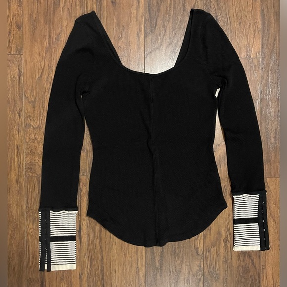 We the free long sleeve with clasps scoop neck shirt Medium black & white stripe - Picture 1 of 5